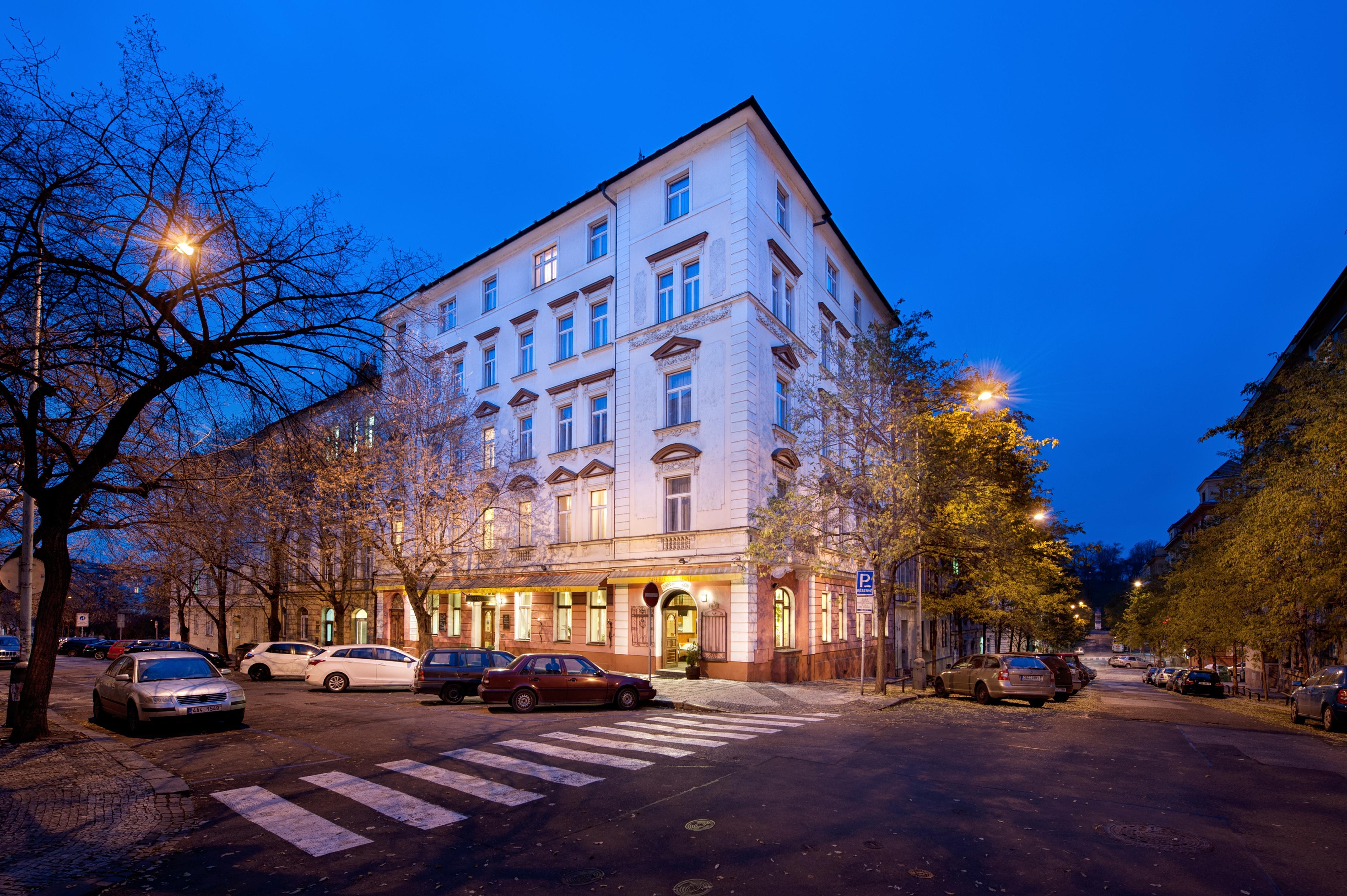 Aron, Prague